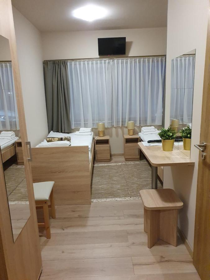 Platina Panzio*** Bed & Breakfast Ujhartyan ภายนอก รูปภาพ