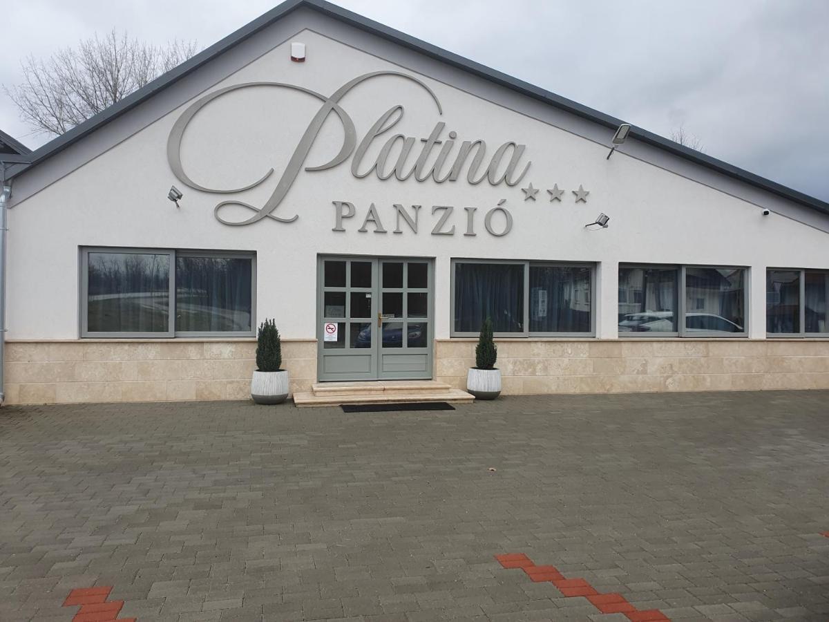 Platina Panzio*** Bed & Breakfast Ujhartyan ภายนอก รูปภาพ