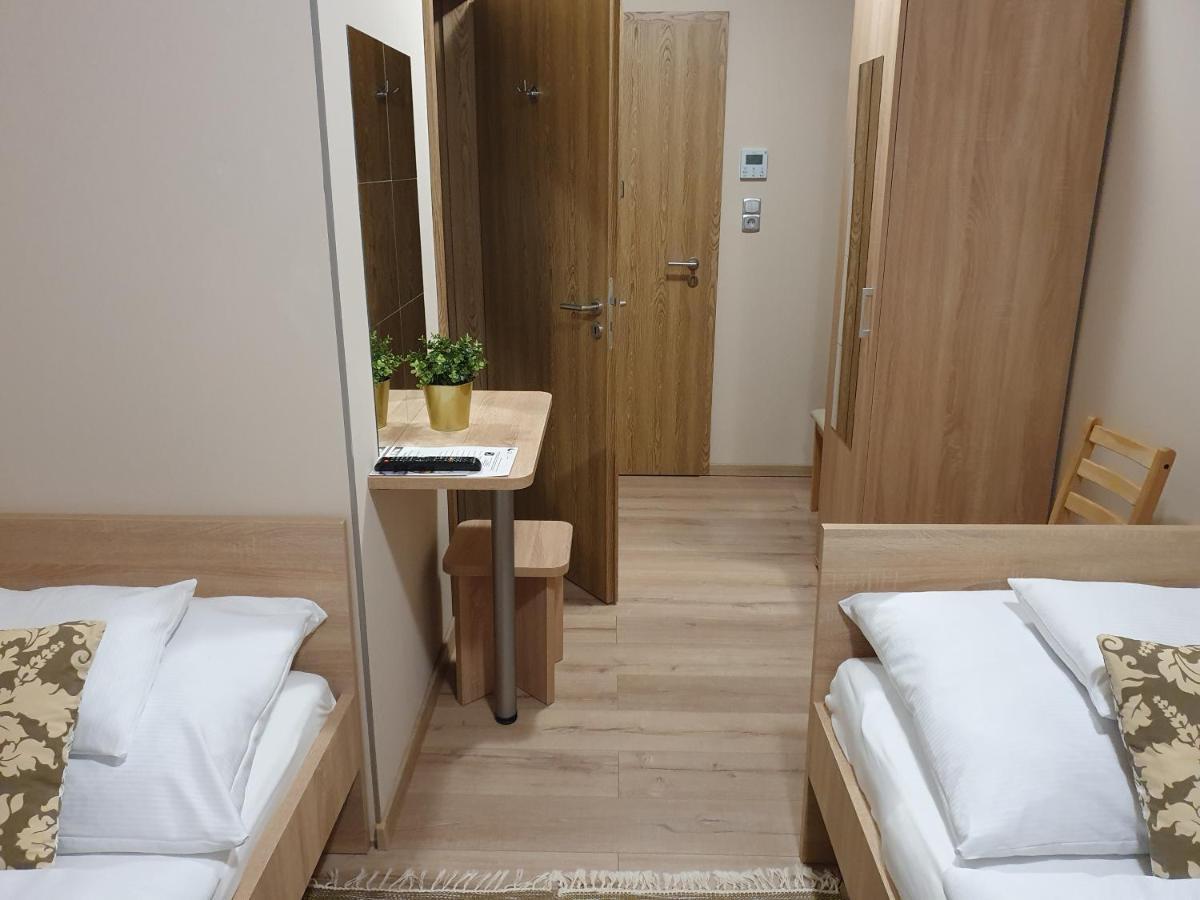 Platina Panzio*** Bed & Breakfast Ujhartyan ภายนอก รูปภาพ