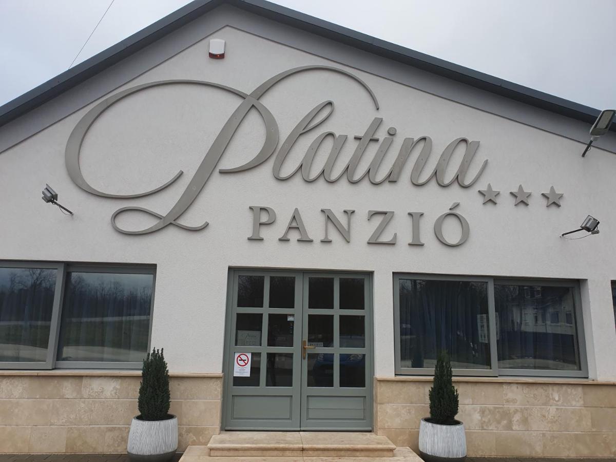 Platina Panzio*** Bed & Breakfast Ujhartyan ภายนอก รูปภาพ