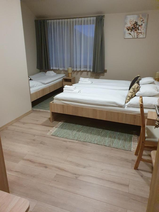 Platina Panzio*** Bed & Breakfast Ujhartyan ภายนอก รูปภาพ