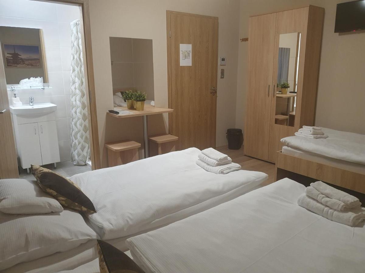Platina Panzio*** Bed & Breakfast Ujhartyan ภายนอก รูปภาพ
