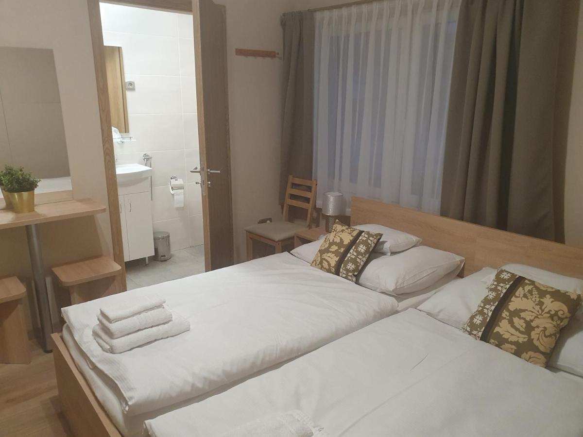 Platina Panzio*** Bed & Breakfast Ujhartyan ภายนอก รูปภาพ