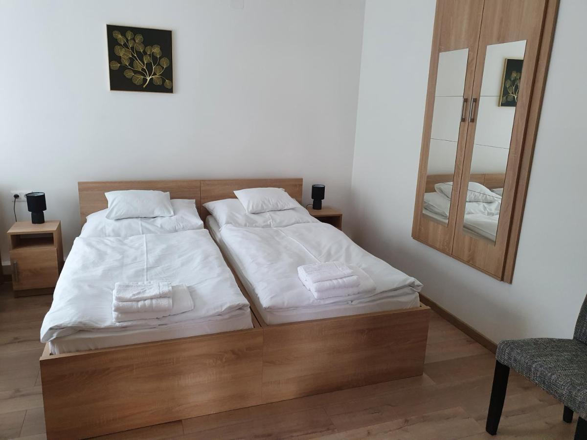 Platina Panzio*** Bed & Breakfast Ujhartyan ภายนอก รูปภาพ