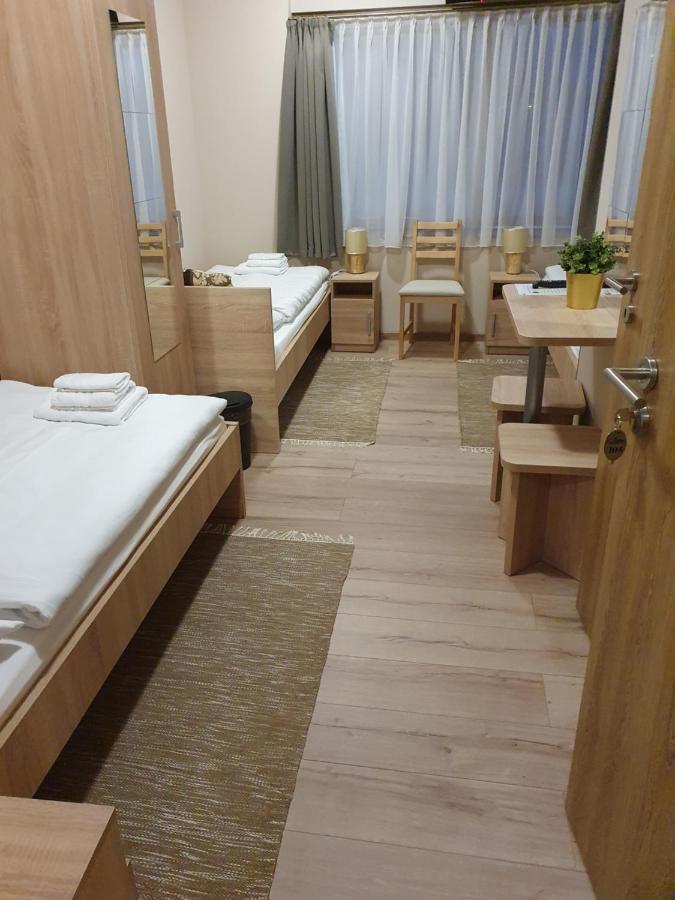 Platina Panzio*** Bed & Breakfast Ujhartyan ภายนอก รูปภาพ