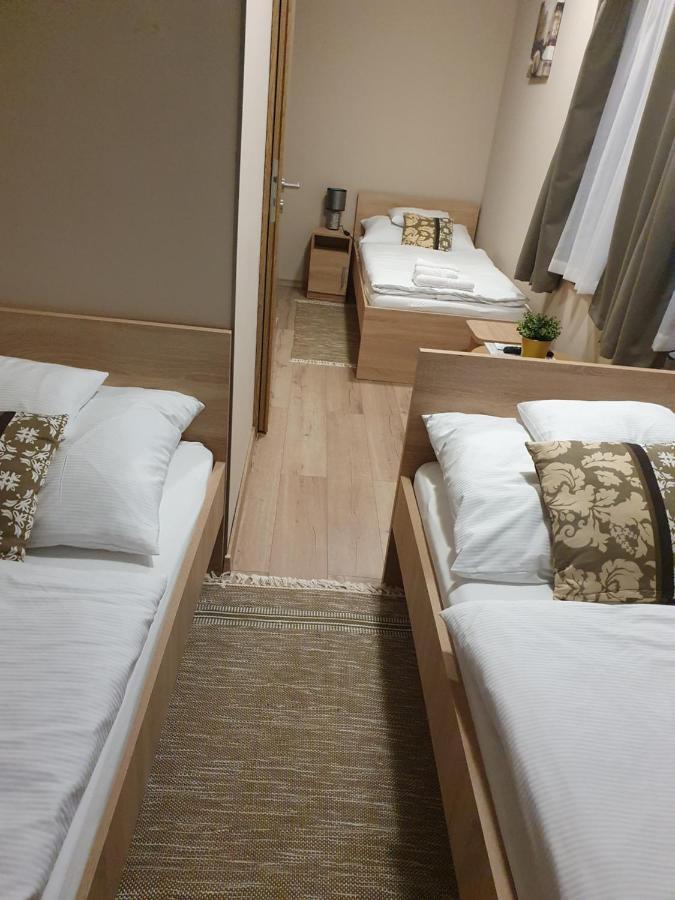 Platina Panzio*** Bed & Breakfast Ujhartyan ภายนอก รูปภาพ