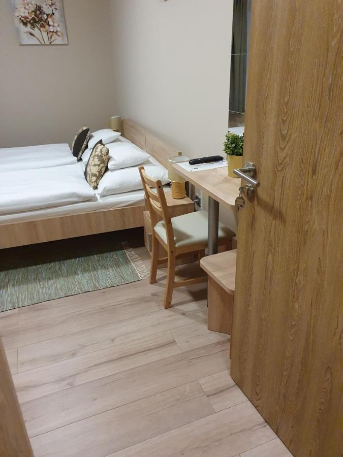Platina Panzio*** Bed & Breakfast Ujhartyan ภายนอก รูปภาพ