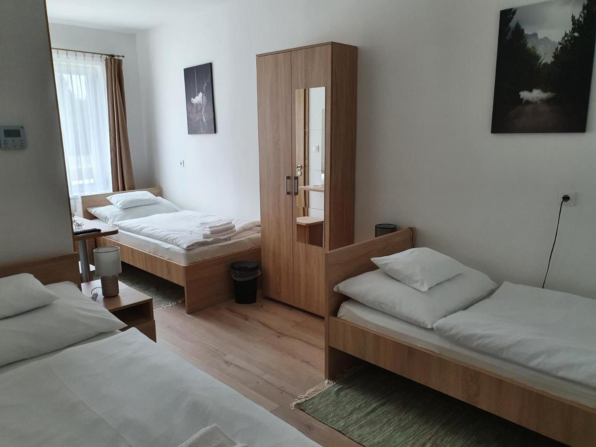 Platina Panzio*** Bed & Breakfast Ujhartyan ภายนอก รูปภาพ